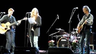 Patti Smith Lille - 2/11/11 - It&#39;s a dream (Neil Young cover) &amp; Cash