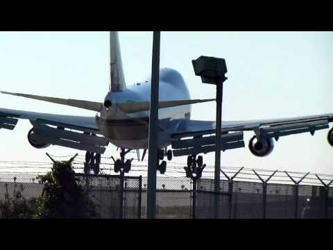 Singapore Airlines Cargo Boeing 747-400F - Smokey Landing At LAX [HD]