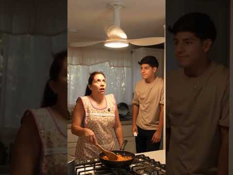 Mi esposa cocinaba con furia, Airwit le devolvió la sonrisa.
