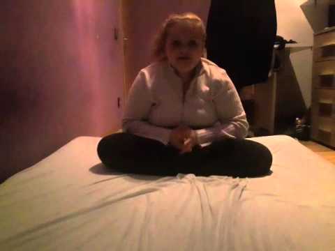 Lotussitz mit rolle und aufwärmung