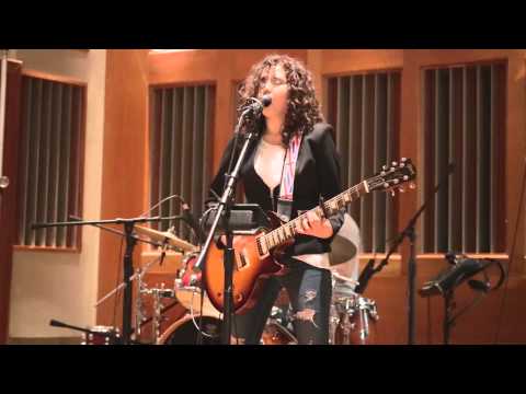 Leslie Sonido - Frecuencia de Amor (Electrizante) Rock Version