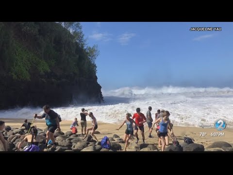 Dangers of high surf at Hanakapiai Beach on Kauai