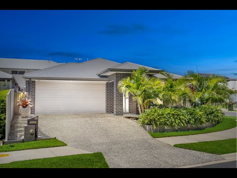 IMMACULATE SINGLE LEVEL WITH LOW-MAINTENANCE APPEAL - 34 Promenade Cct, Rothwell