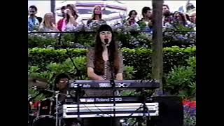 "Wonder Of Birds" by The Innocence Mission (live)