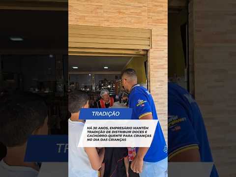 HÁ 30 ANOS, EMPRESÁRIO MANTÉM TRADIÇÃO DE DISTRIBUIR DOCES E CACHORRO-QUENTE PARA CRIANÇAS