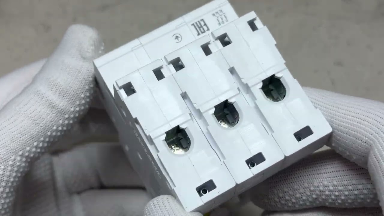 Автоматический выключатель 3P 32А С Resi9 Schneider Electric R9F12332