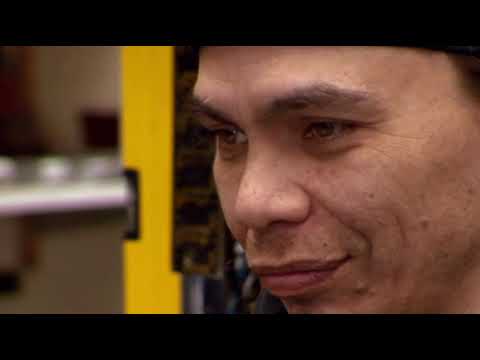 Broke. Inside the Pawnshop: a world of bargaining, insults, poverty and desperation