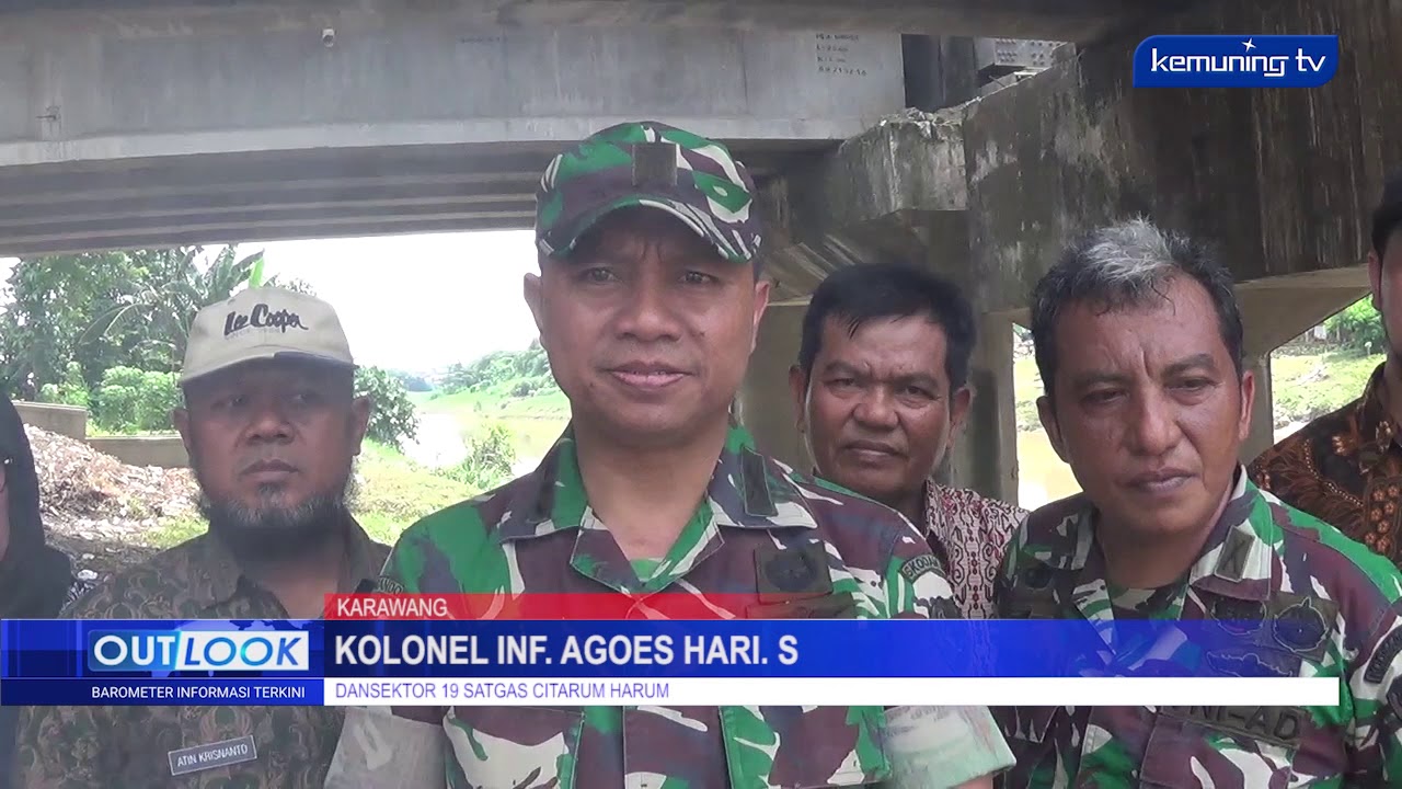 SATGAS CITARUM HARUM SEKTOR 19 & WARGA BERSIHKAN SAMPAH DI BAWAH JEMBATAN ALUN ALUN KARAWANG