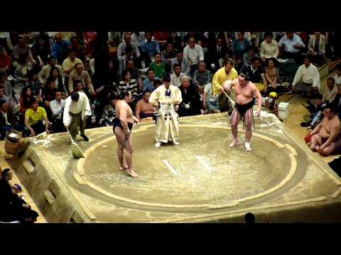 Ozeki Kakuryu (10-4) - Yokozuna Harumafuji (11-3) , Sumo : Natsubasho 2013