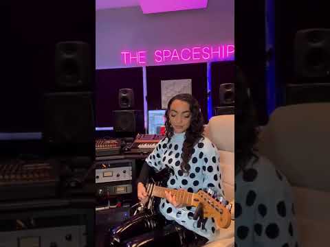 by the talented female producer 👉 @alissia o#music #love #hiphop #rap #dj #art #singer