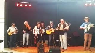 The Blueberry Blossom band  met You Ain&#39;t Go Nowhere