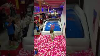 【Funny TikTok】エチエチ🤣ぶっ飛びパンチラJUMP台 すごいぞ中国