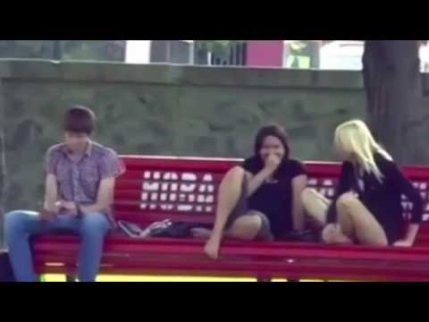 شاهد ماذا حدث لهذا الشاذ في شقته لايصدق !!