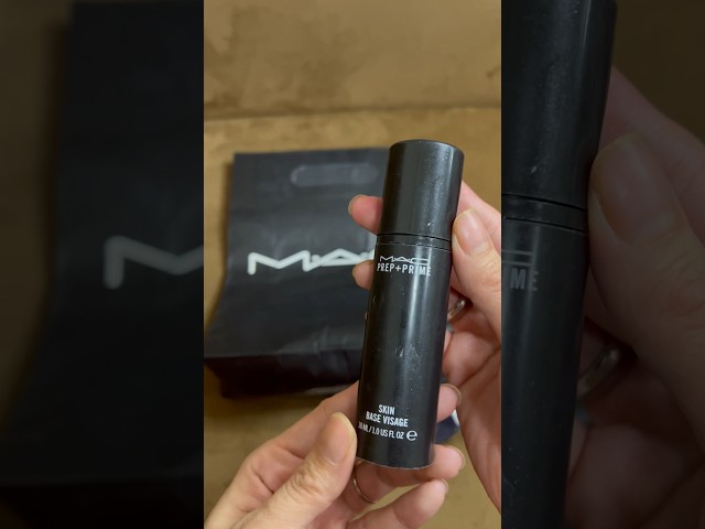 Vídeo relacionado con Mac Cosmetics Prep + Prime piel refinado zona Tratamiento 0.5 fl. oz./ML, en caja