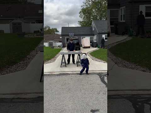 Michael Myers welcome the new neighbors🔪