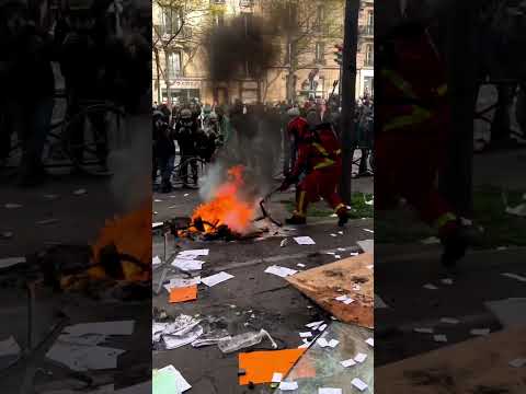 Tensions et violences à Paris lors de la manifestation contre la réforme des retraites du 6 avril