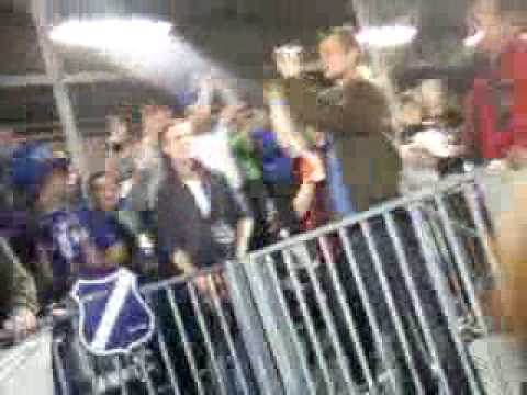 FC Omniworld-AGOVV. Het uitvak gaat los!!