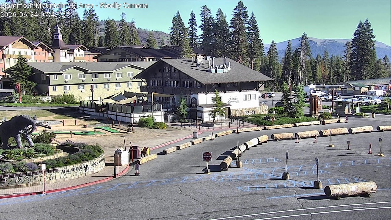 Live webcam view of Woolly Cam at Mammoth Main Lodge