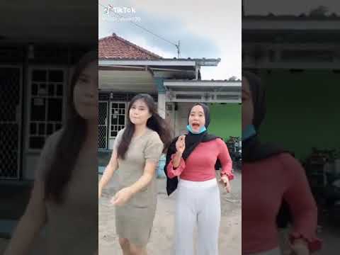 Hijab cantik memek tembem bergaris