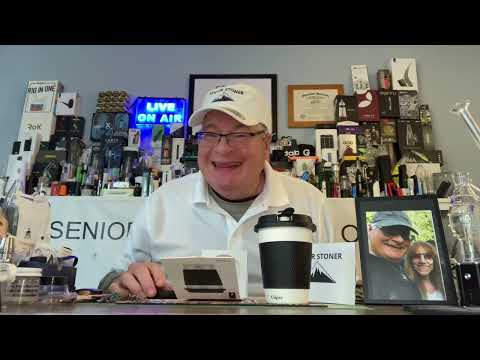 PUFFCO CUPSY UNBOXING FIRST IMPRESSIONS AND DEMONSTRATION A GREAT SIMPLE DISCRETE WAY TO SMOKE WEED!