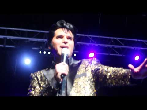 Dean Z sings 'The Twist' Elvis Week 2017
