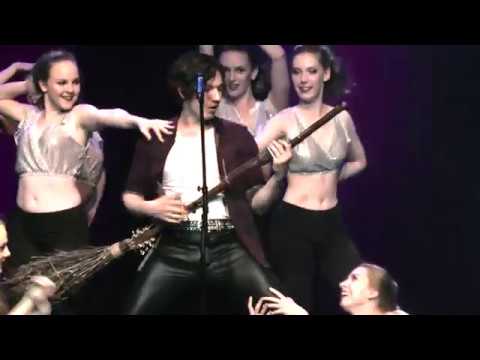 Berta Dániel - Hegyeken túl