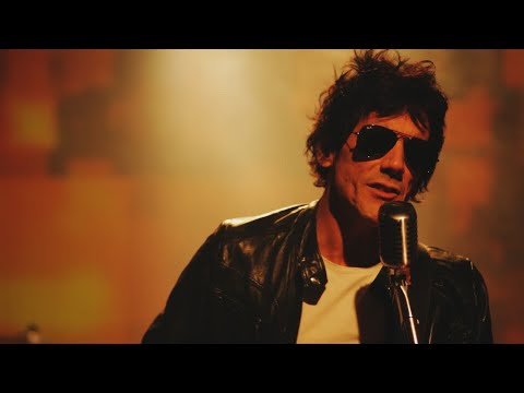 Guasones - Tan Distintos (ft. Carlos Tarque)