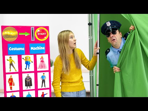 Amelia, Avelina & Akim help the Police in the pretend play shop
