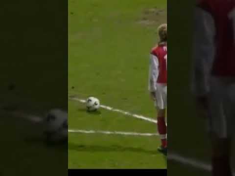 Emanuel Petit with a free kick. #soccer #soccerlife #arsenal #premierleague #freekick #goal
