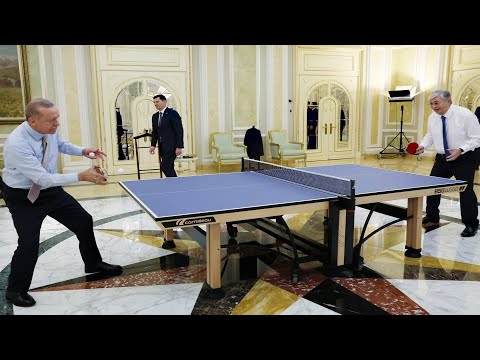 t-online | Präsident Erdogan spielt Tischtennis mit überraschender Technik