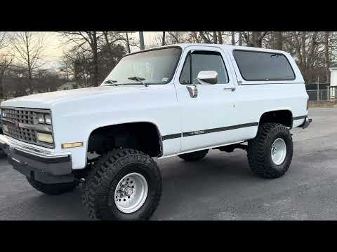 Squarebody 1989 Chevrolet K5 lifted 4x4 ready to go 4” lift 35” mud tires