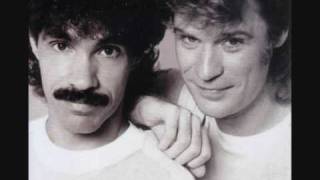 Hall & Oates - Kiss On My List (Lyrics)