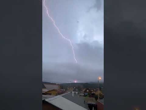 Impactante tormenta eléctrica en Coronel