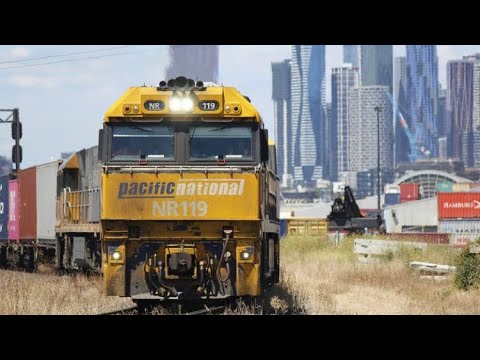 4MC2, SCT transfers and shunting movements at South Dynon 30/11/22 - Part 1