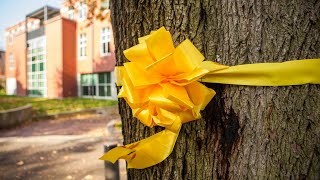 Tie A Yellow Ribbon Around the Ole Oak Tree - with lyrics - Tony Orlando &amp; Dawn - Music &amp; Lyrics