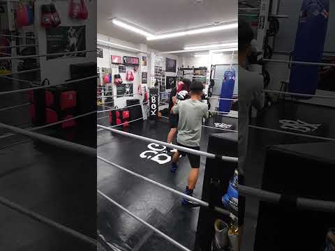 サウスポーのディフェンス　ポジショニングをアドバイス