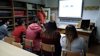 Manuel, ex-Erasmus+, motiva a los alumnos y les cuenta dónde buscar empresas, alojamientos, ...