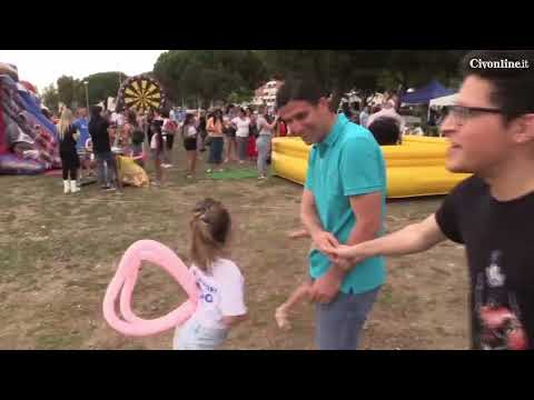 A Ladispoli il sindaco Alessandro Grando incontra le famiglie nei giardini di via Firenze