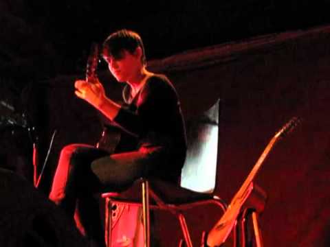 4/13 Kaki King - Andecy @ Chinaski, Sermide, Italy (07-12-2011)