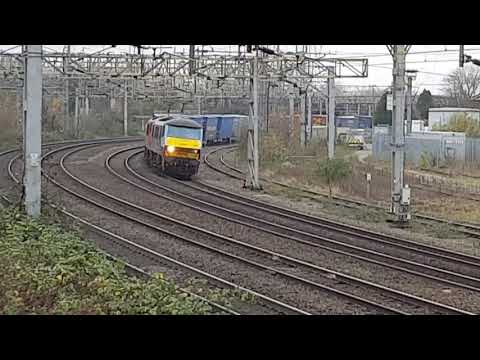 4M25 - DB90's - Malcolm leading Jack south through a blustery Fri lunchtime @ Queensville curve 1/2