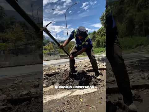 Alcaldía de Mérida repara filtración vial en la redoma Pan de Azúcar - Campo Claro