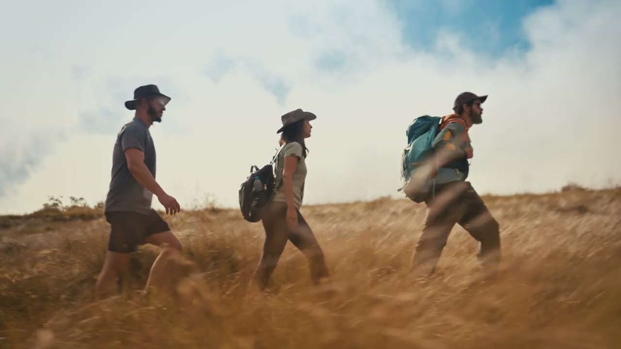 Conheça Luminárias/MG – Abertura do Campeonato Mineiro e Sul-Mineiro de Regularidade 2026
No dia 22 de fevereiro de 2026, a acolhedora e vibrante Luminárias/MG será a cidade-sede da abertura oficial do Campeonato Mineiro e do Campeonato Sul-Mineiro de Enduro de Regularidade, com a realização da **28ª edição do ETEL – Enduro de Regularidade de Luminárias.


Com trilhas técnicas, terrenos variados e paisagens naturais exuberantes, Luminárias se consolida como destino ideal para pilotos e amantes do off-road, reunindo desafio esportivo, organização reconhecida e um clima de hospitalidade que faz toda a diferença na experiência do evento.


O ETEL vai além da competição: é um momento de encontro entre atletas, equipes, famílias e visitantes, fortalecendo o turismo local, impulsionando a economia e o comércio e valorizando a cultura, a gastronomia e as belezas da nossa região.


Para quem vem competir ou acompanhar, Luminárias oferece:


Hospedagem

Opções variadas para todos os perfis de pousadas confortáveis a acomodações acolhedoras, pensadas especialmente para receber atletas e visitantes com qualidade, comodidade e localização estratégica.


Alimentação

Uma rica cena gastronômica com sabores regionais e cardápios diversificados: pratos típicos mineiros, cozinha contemporânea e opções rápidas e saborosas para aproveitar antes ou depois das provas.


Atrativos Turísticos

Além do esporte, Luminárias reserva experiências únicas: paisagens naturais, várias cachoeiras, montanhas, riachos, mirantes, turismo rural e atrações culturais que encantam quem visita pela primeira vez… e também quem já conhecia.


👉 Mais informações sobre hospedagens, alimentação, atrativos e roteiros em Luminárias:
🌐 www.visiteluminarias.com.br