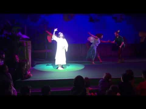 Giulia golia e Lorenzo Branchetti in Peter Pan e Wendy evento Natale Ferrari 2017