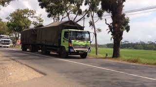 preview picture of video 'Truck Gandeng, Bus Dan Tronton Di Depan Polsek Prembun'