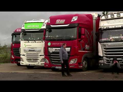 卡車司機被困在多佛爾的憤怒沸騰了 (Anger boils over for truck drivers stuck in Dover)