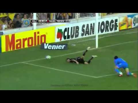 Champagne le atajó el penal a Maxi Rodriguez  Olimpo - Newell's