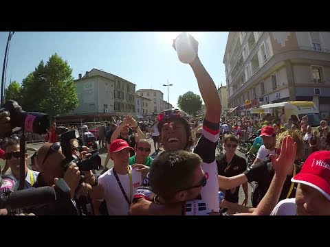 The moment Michael Matthews realised he'd sealed the stage 16 victory