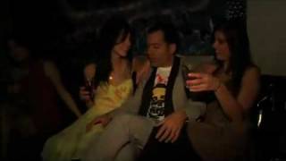 Los Amigos Invisibles - Mentiras (Video Oficial)