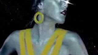 Lloyd feat. Lil&#39; Wayne - &quot;Girls Around The World&quot;