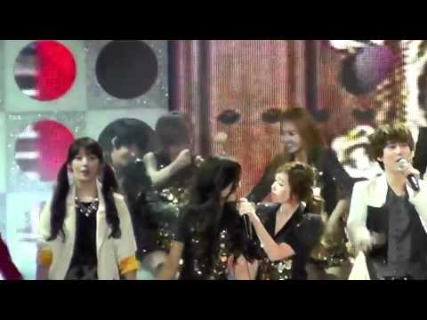 [SNSD funny] Sooyoung, Hyoyeon moment@ Google concert